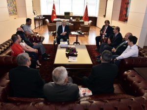 Kemal Kılıçdaroğlu, olimpiyat ve dünya şampiyonu bir grup sporcuyla bir araya geldi