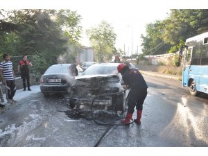 Zonguldak’ta seyir halindeki otomobil alev alev yandı