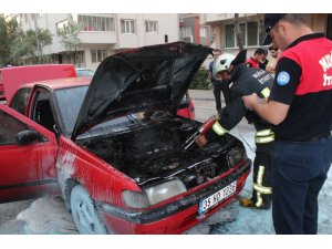 Hareket halindeki araç alev aldı, sürücü canını zor kurtardı
