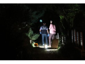 Deprem Mezarlığı’nda köpeğini arayan çocuklar kavanoz içinde cenin buldu