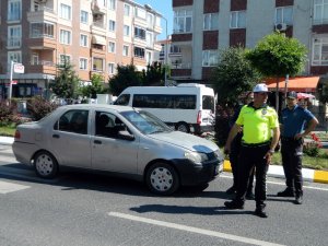Yaya geçidinde aracın çarptığı öğrenci yaralandı