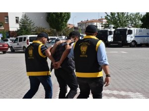 Aksaray’da aranan 2 kişi yakalanarak tutuklandı