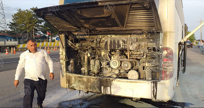 Konya'da alev alan otobüs son anda söndürüldü