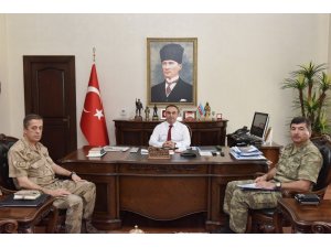 Vali Soytürk komutanlar ile bir araya geldi