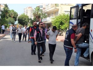 Antalya’da ucuz araba vaadiyle ’kapora’ dolandırıcılığına 8 tutuklama