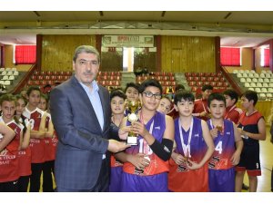 Okullar arası küçükler basketbolda şampiyonlar belli oldu