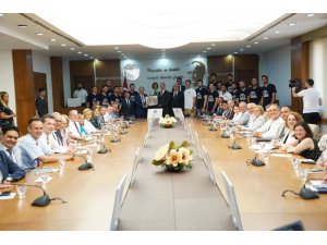 Ege’nin gururu basketbolcular Senato’da ödüllendirildi