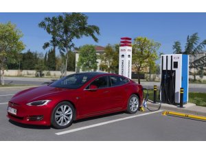 Hibrit ve elektrikli otomobiller trafikte yoğunlaşıyor