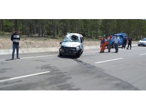 Konya'da hafif ticari araç devrildi: 5 yaralı