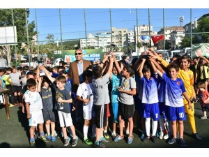 Aliağa’da geleceğin yıldızları ödüllerine kavuştu