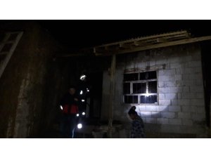 Başkale’de ev yangını