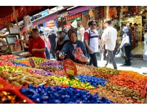 Tezgahlarda hurmaların yerini bayram şekerleri aldı