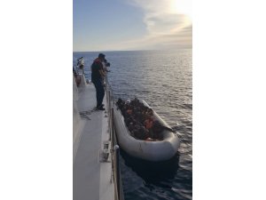 Kuşadası’nda 11’i çocuk 23 kaçak göçmen yakalandı