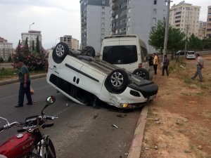 Kahramanmaraş’ta panelvan araç takla attı: 2 yaralı