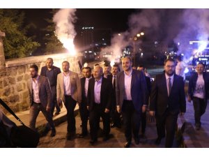 Ulaştırma ve Alt Yapı Bakanı Turhan Rizeli gençleri telefonla Binali Yıldırım ile buluşturdu