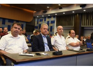 Kaçak balık avcılığı İZTO’da tartışıldı