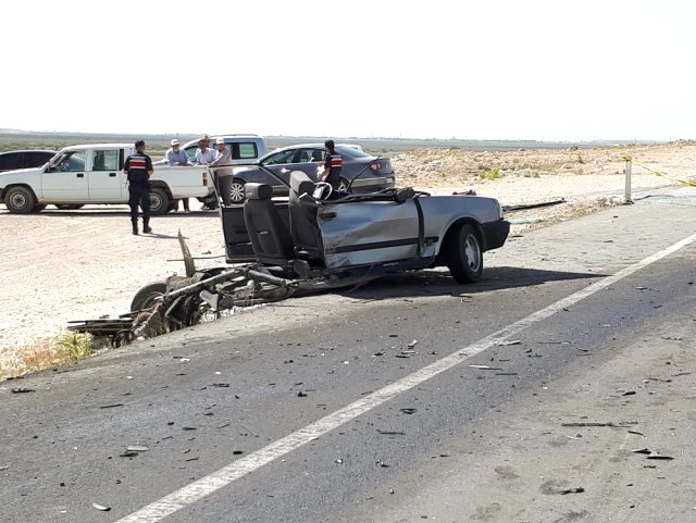 LGS'ye giderken kaza geçirdiler: Otomobil ortadan ikiye bölündü