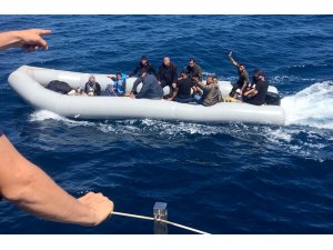 Kaçak göçmenler gündüz kaçarken yakalandı
