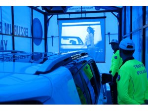 Trafik ekipleri yola çıkan sürücüleri “Yaşam Tüneli”ne aldı