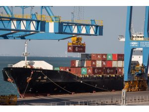 ABD, Çin mallarından yüzde 25 vergi almaya başladı