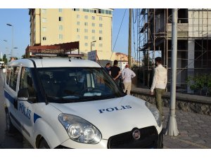 Malatya’da kafasına kiremit düşen işçi yaralandı