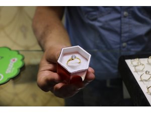 Bayrama özel ‘tek taş yüzük’