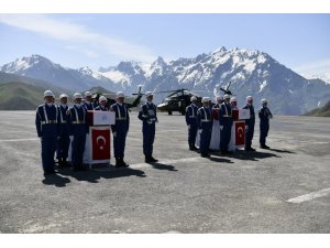 Hakkari şehitlerine tören