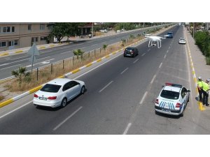 Tatil yolunda sürücülere drone ile havadan denetim