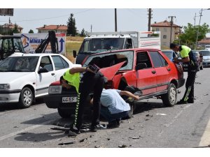 Üç otomobilin karıştığı kazada 3 kişi yaralandı