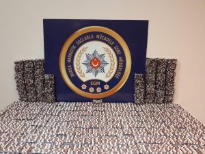 Satacak uyuşturucu bulamayınca kırmızı ve yeşil reçeteli ilaçları satarken yakalandılar