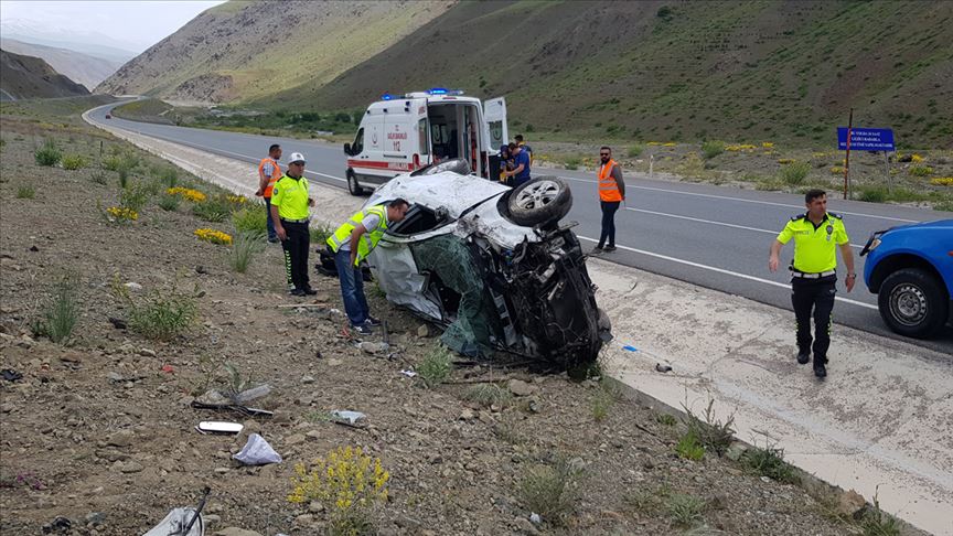 Bayram tatilinin ikinci gününde de trafik kazaları can aldı