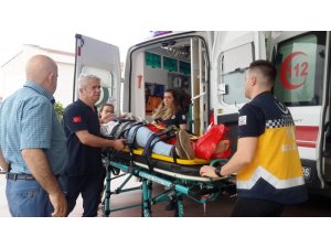 Otomobille çarpışan motosikletin sürücüsü yaralandı
