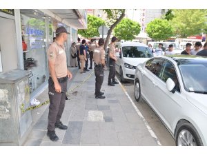 Omuz atma kavgasında kan aktı