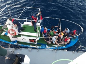 Midilli Adası’na kaçarken denizde yakalan 17 FETÖ şüphelisinden 2’si tutuklandı