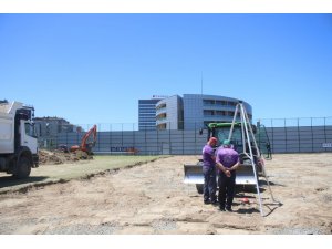 Çaykur Didi Stadyumu’nun ardından Mehmet Cengiz Tesisleri’nde de hibrit çim uygulamasına geçiliyor