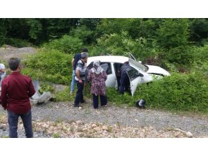 Otomobil ile motosiklet çarpıştı: 3 yaralı