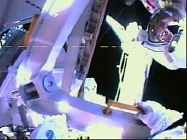 Astronotlar UUİ'ye gözetleme kulesi kurdu