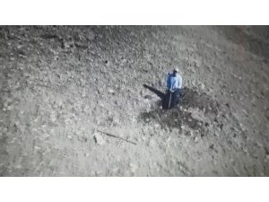 Hem kaçak kazı yaptı hem drone’u taşladı