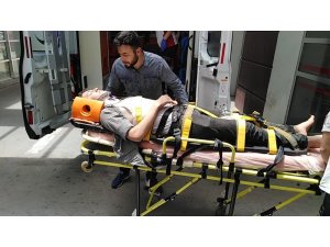 Hafif ticari araç takla attı: 2 Yaralı