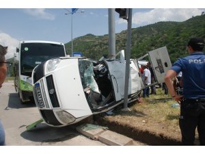 Bayram alışverişinden dönen baba ile kızı kazada hayatını kaybetti