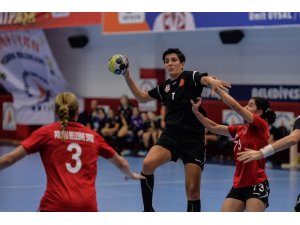 Kadınlar hentbolde en golcü isim Yeliz Özel