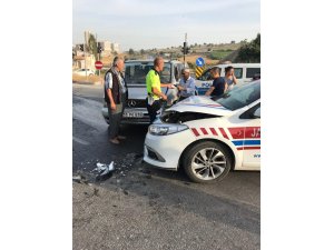 Jandarma trafik aracı ile otomobil çarpıştı: 2 yaralı