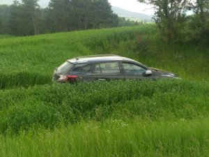 Kastamonu’da otomobil tarlaya uçtu: 3 yaralı