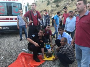 Bayram ziyaretine giden aile uçuruma yuvarlandı: 7 yaralı