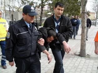 İşsizlik bunalımı çatıya çıkardı