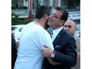 Ekrem İmamoğlu, bayram namazını Beylikdüzü'nde kıldı