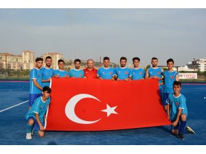 Erkek hokey takımı Avrupa şampiyonası için Alanya’ya gidiyor
