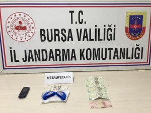 Uyuşturucu yüklü araçtaki 3 kişi gözaltına alındı