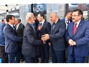 Başkan Zorluoğlu önce Trabzonlular ile sonra çalışanları ile bayramlaştı