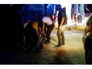 Jandarmadan kaçan motosiklet römorka çarptı: 2 yaralı